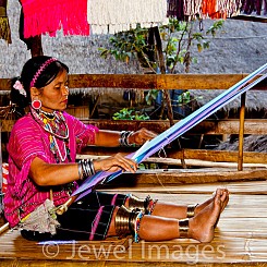 054 Longneck Tribe Weaving Thailand