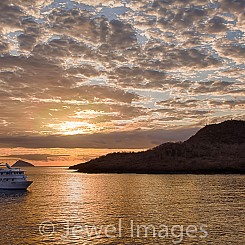 056 Floreana Island Sunrise 8443