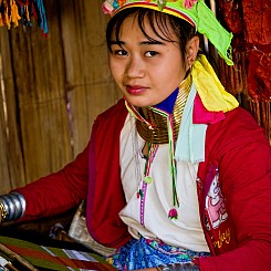 061 Longneck Tribe Weaver Thailand